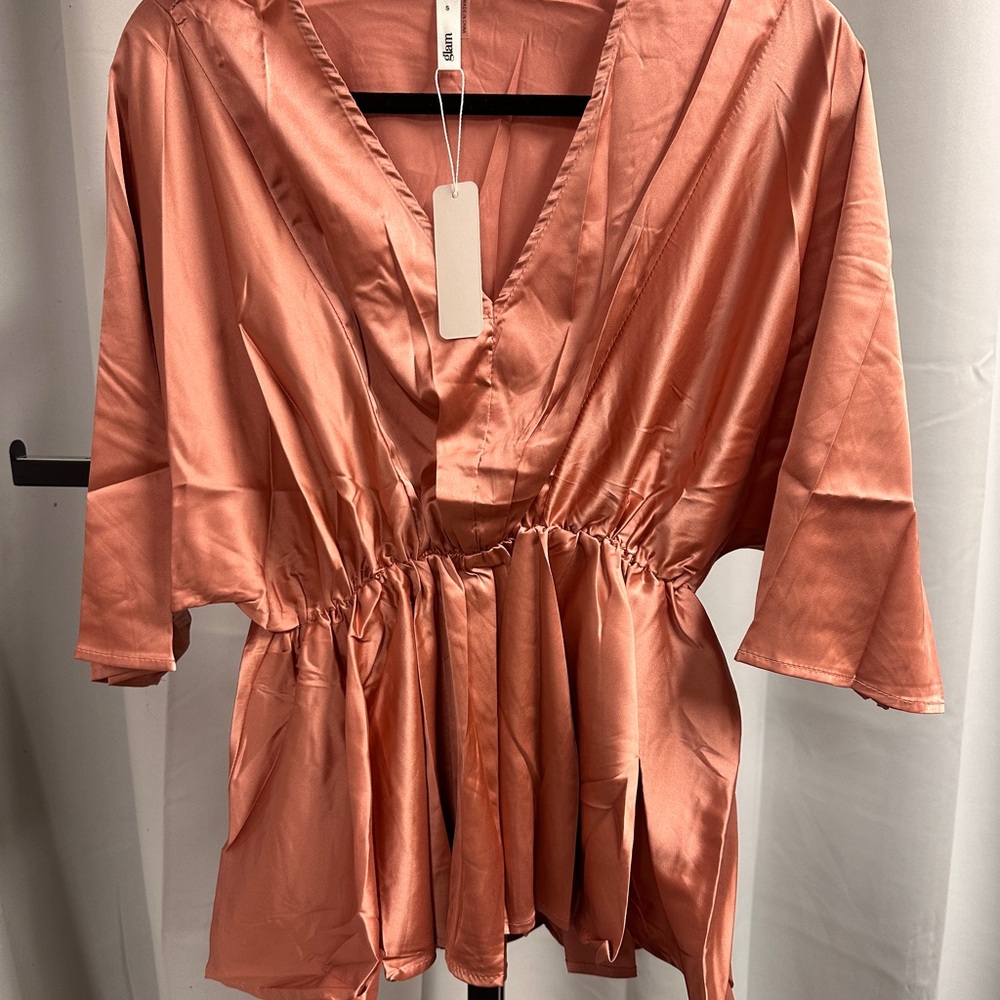 New with tags peach peplum top